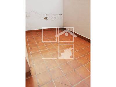 Local en Isaac AlbÃ©niz, Badalona Barcelona