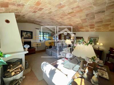 Local en Riera del Vilar, Monells i Sant Sadurní de l'Heura Girona