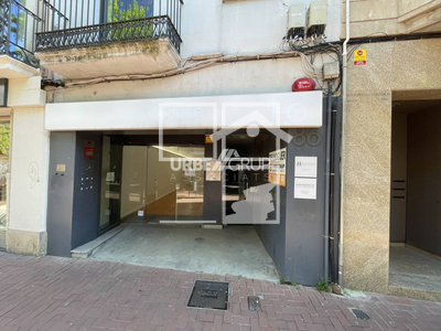 Inmueble en Calle Font Vella    bajos, Barcelona