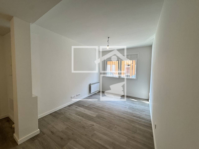 Local en Avenida Sant Joan de les Abadesses    baixos, Olot Girona