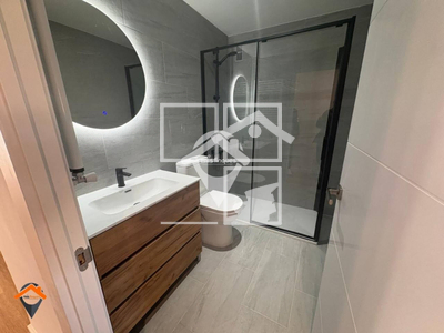 Inmueble en Avenida Alcalde Moix    Bajo, Barcelona